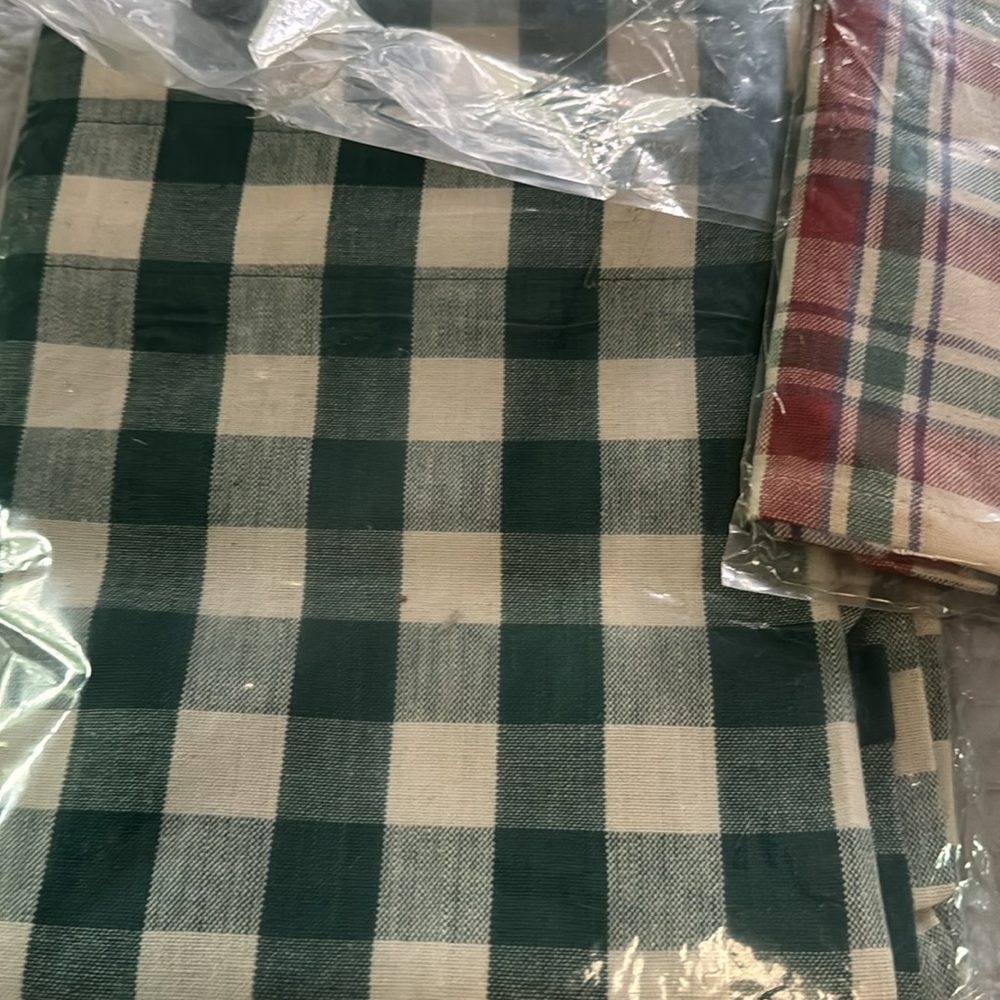 Park Imports Curtain Bundle 2 Valances & 2 Pairs of Tiers. - Picture 14 of 16